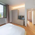 The Como